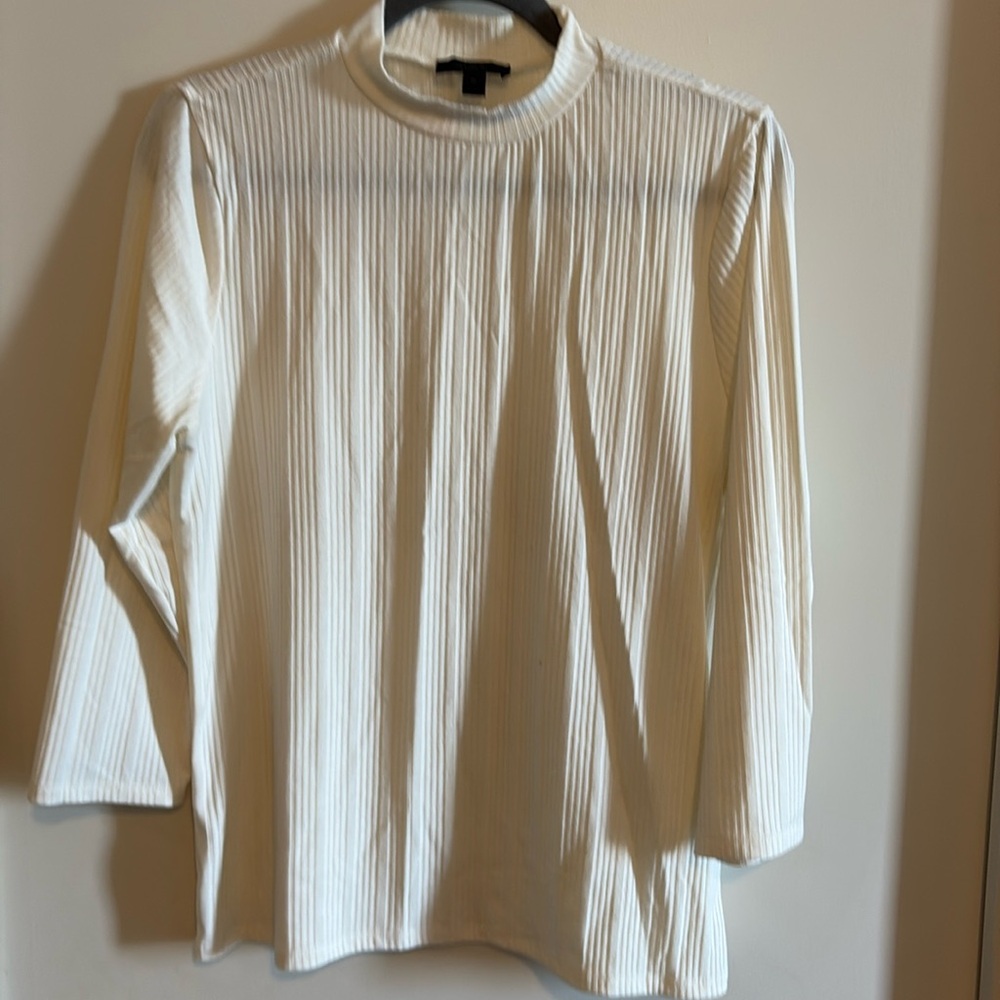 JCrew Cream mock turtle neck t shirt. Size XL. NWOT